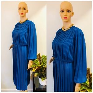 𝑽𝒊𝒏𝒕𝒂𝒈𝒆 𝑷𝒍𝒆𝒂𝒕𝒆𝒅 𝑫𝒓𝒆𝒔𝒔